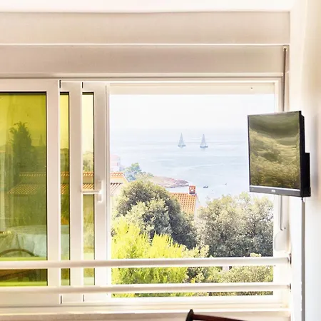 Apartment Mit Terrasse Und Herrlichem Meerblick