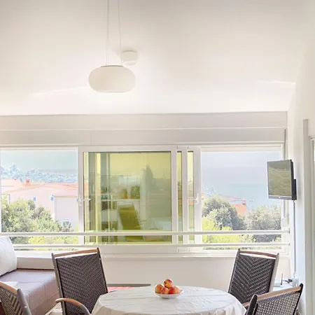 Mit Terrasse Und Herrlichem Meerblick * Razanj