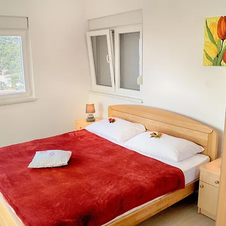 Apartment Mit Terrasse Und Herrlichem Meerblick