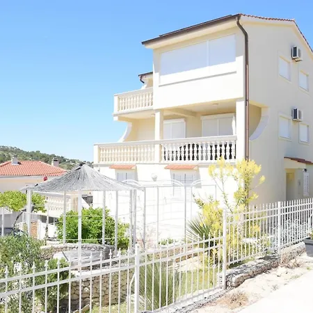 Apartment Mit Terrasse Und Herrlichem Meerblick *