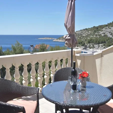 Apartment Mit Terrasse Und Herrlichem Meerblick Razanj