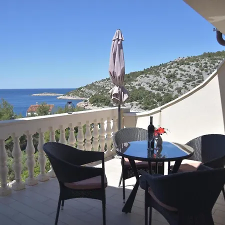 Mit Terrasse Und Herrlichem Meerblick * Razanj